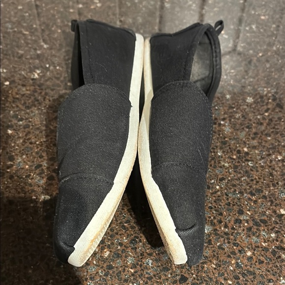 4/$20 Ardene Crossed Vamp Canvas Slip-On Sneakers - size 6 - Picture 8 of 9